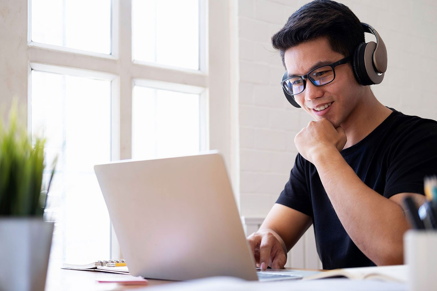 Top 10 Laptop Học Online Siêu Tốc, Giá Siêu Tiết Kiệm Bạn Không Thể Bỏ Qua 2024