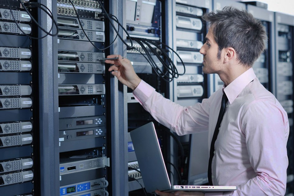 Tủ Rack Là Gì? Mọi Thứ Bạn Cần Biết Về Tủ Rack Mạng Để Bảo Vệ Hệ Thống Mạng