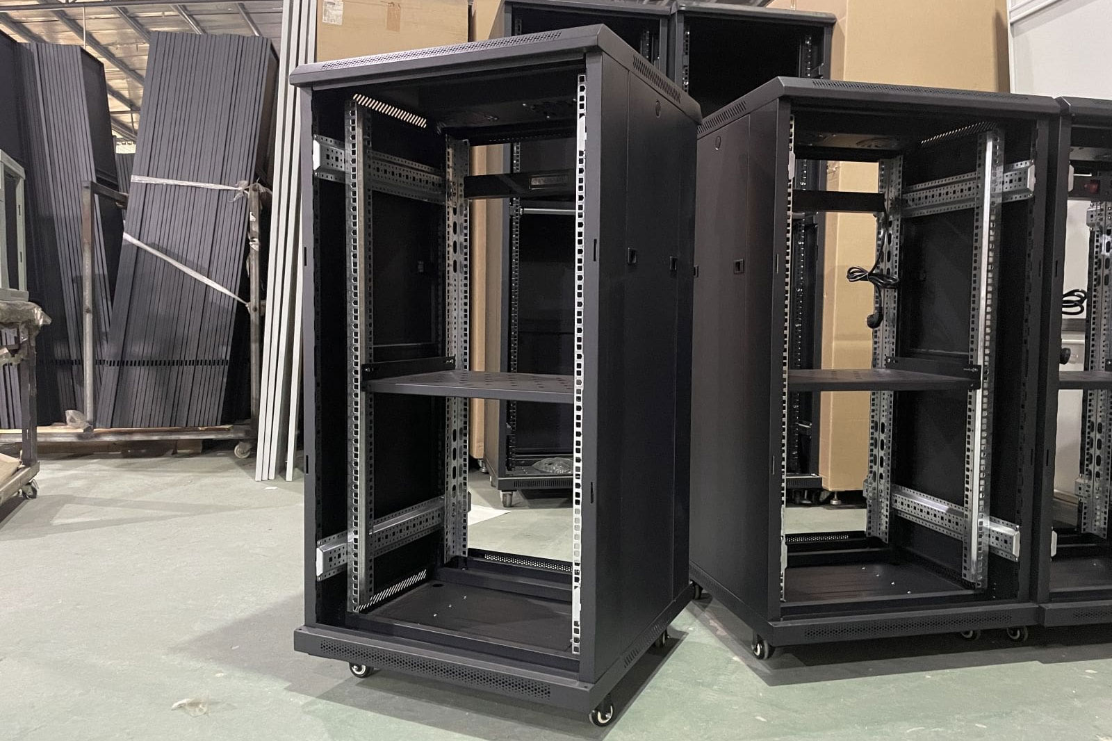 Các Loại Tủ Rack Phổ Biến Hiện Nay| Lựa Chọn Tủ Rack Mạng Phù Hợp Với Mọi Nhu Cầu