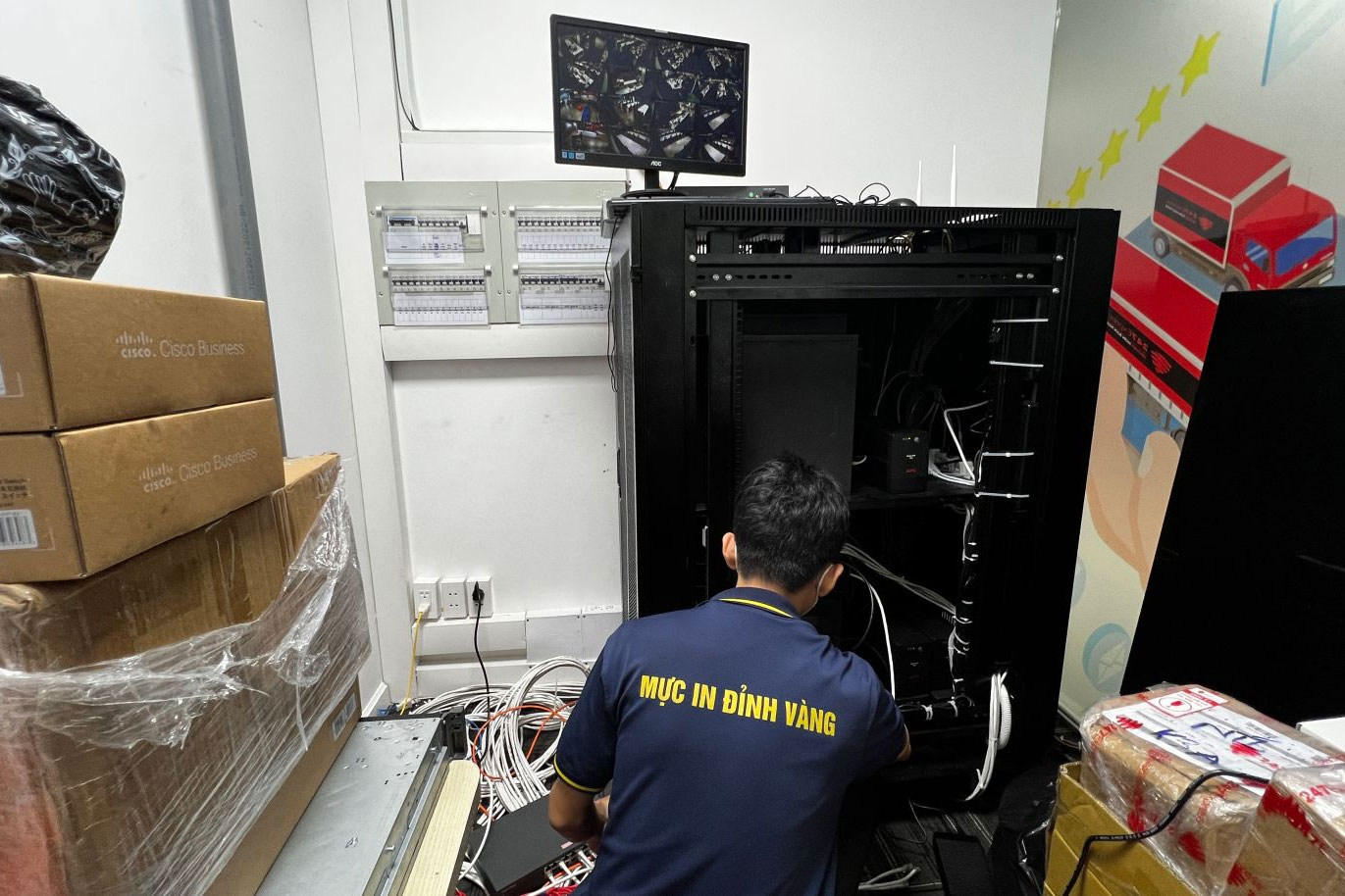 Tủ Mạng Trong Nhà Là Gì? Cách Để Tổ Chức Mạng Lưới Nhà Bạn Gọn Gàng và Tiện Lợi