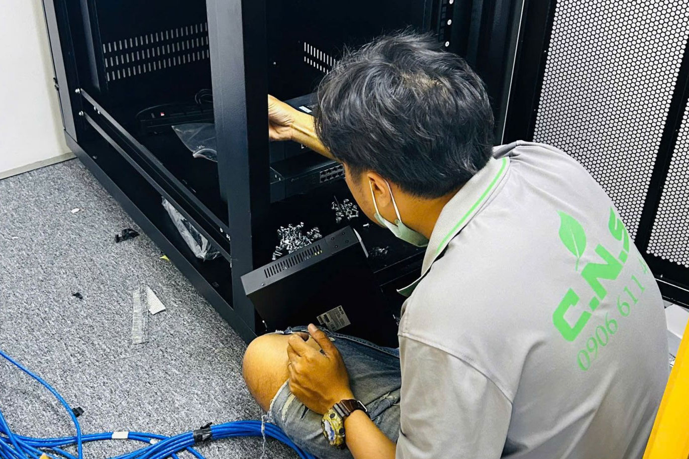 Hướng Dẫn Lắp Switch Vào Tủ Rack Chuyên Nghiệp, Ai Cũng Làm Được
