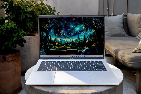 Top 10 Laptop Pin Khủng, Hiệu Năng Cực Mạnh Đáng Sở Hữu Năm 2025
