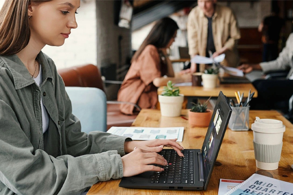 Laptop Lenovo Có Tốt Không? Phân Tích Ưu Nhược Điểm Mới Nhất 2025
