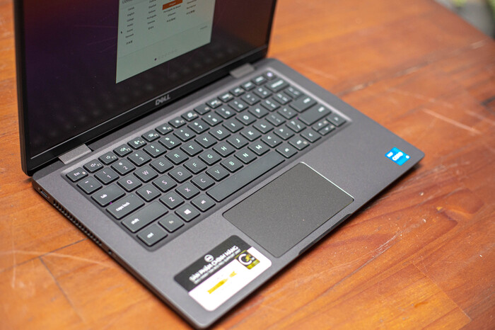 Laptop Dell Latitude 7320 42LT732001 (Core i5-1145G7/ RAM 8GB/ SSD 256GB/   inch FHD/ Ubuntu Linux)