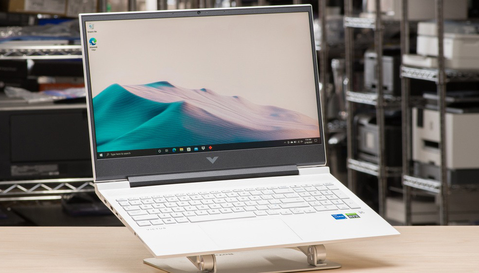 Màn hình 16.1 inch FHD sắc nét, tần số quét 144Hz cực mượt.