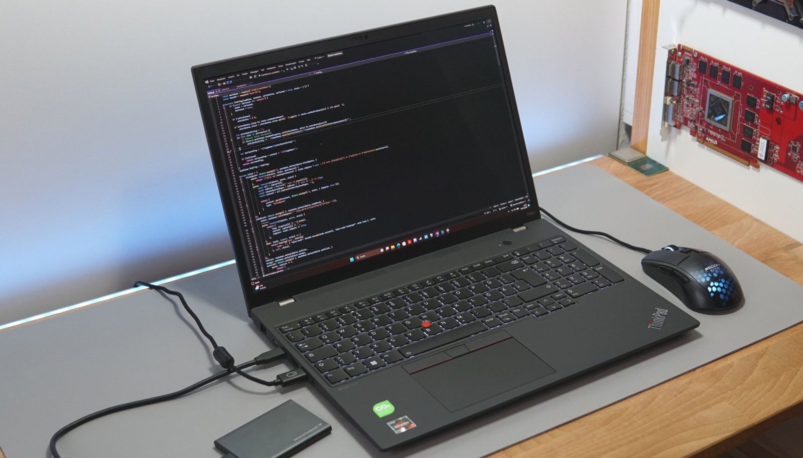 Màn hình IPS 16.0 inch WUXGA 300nits Anti-glare.