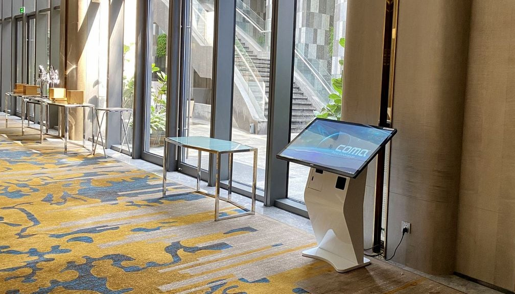Kiosk tra cứu thông tin COMQ Q-KIOSK 3283TMT