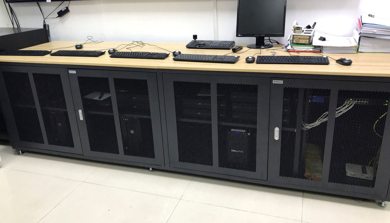 Lý Do Nên Chọn Tủ Rack 12U Cho Hệ Thống Mạng.