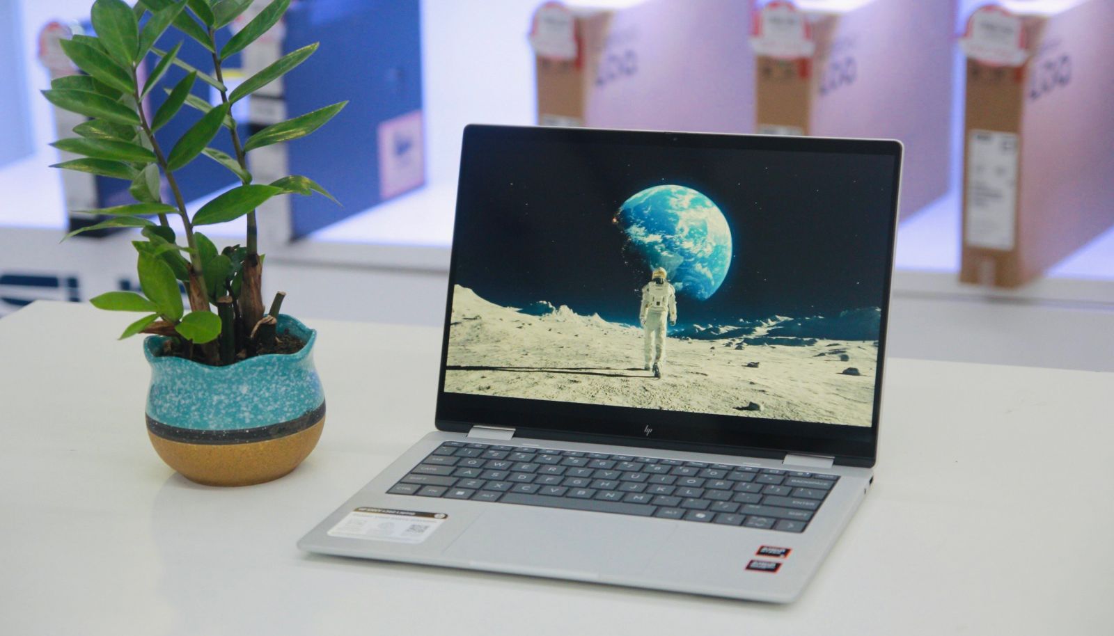 Laptop cho sinh viên quản trị kinh doanh HP Envy X360 2 in 1 14-es1023dx.